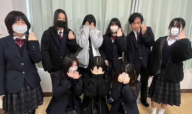 南丹高校生徒の集合写真